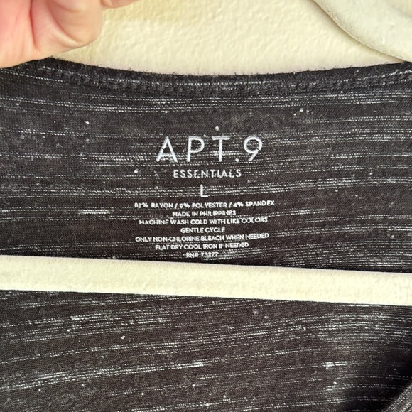 Apt. 9 Black and Gray Long Sleeve Top - Picture 2 of 3